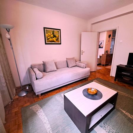 Central Park Apartment Cacak Exterior photo