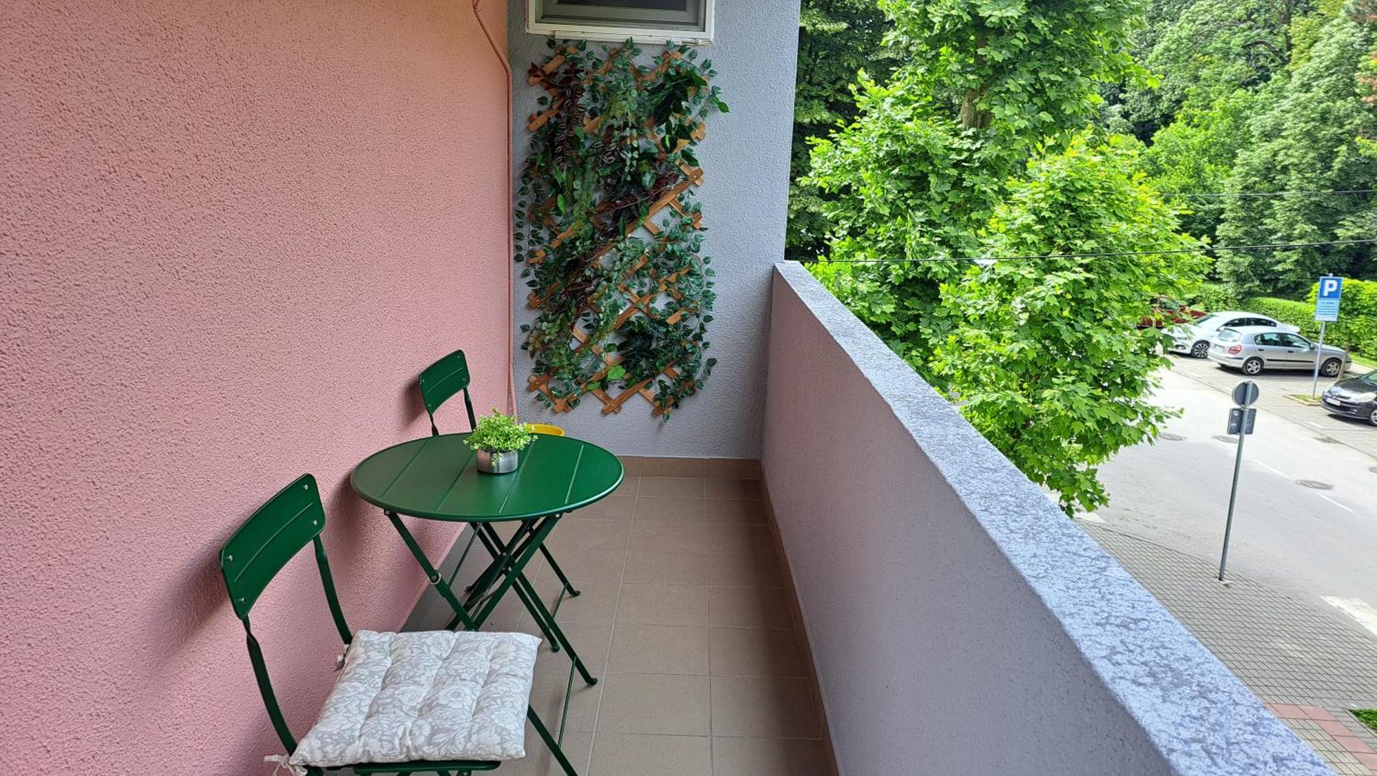 Central Park Apartment Cacak Exterior photo